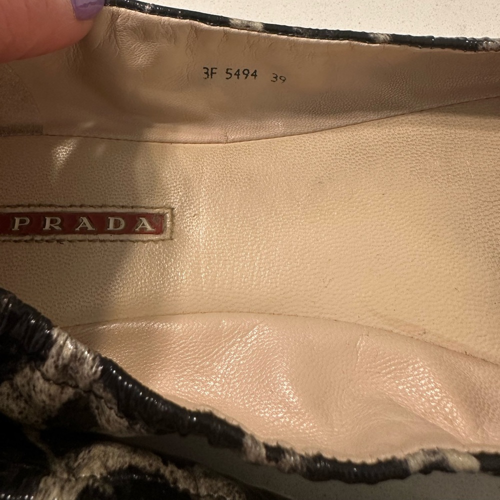 Prada Flats ๐ฅฟ like new, US size 8.5 EU size 39 - Picture 3 of 3